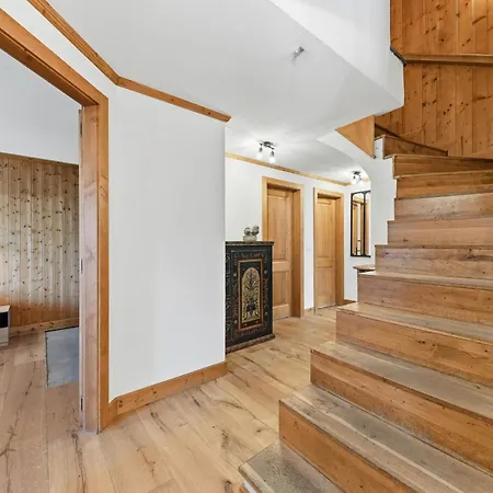 Chalet 4-bedroom Mountain In By Guestlee